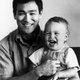 Lee y su hijo Brandon en 1966. Wikimedia Commons